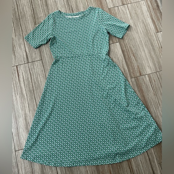 Green Geometric Pattern Dress - Picture 2 of 4